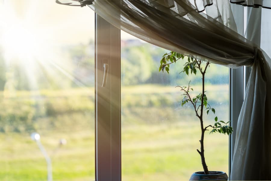 Keep-The-Sun-Under-Control-With-A-Solar-Screen Keep The Sun Under Control With A Solar Screen