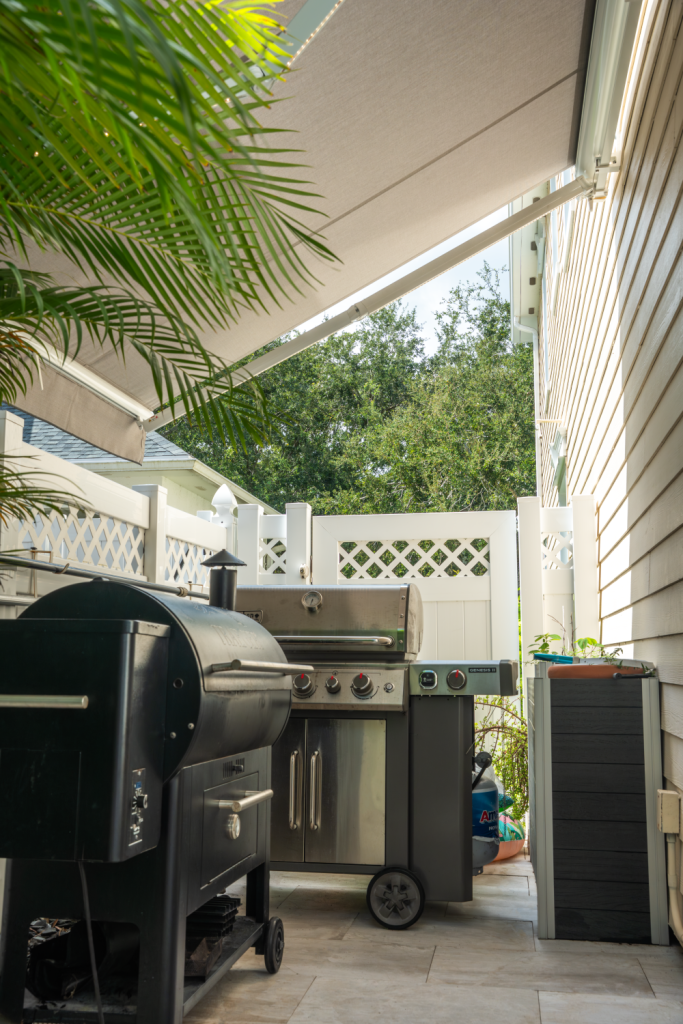 retractable awning over grill at a Jupiter, FL home installed by Solarus USA